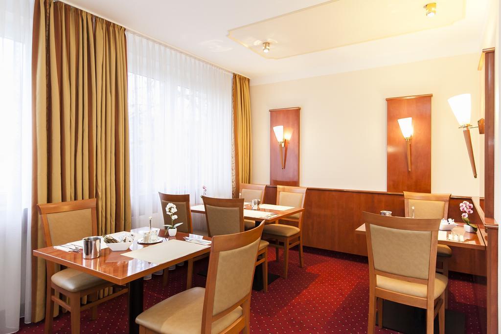 Hotel Am Berliner Platz Langenfeld  Ngoại thất bức ảnh