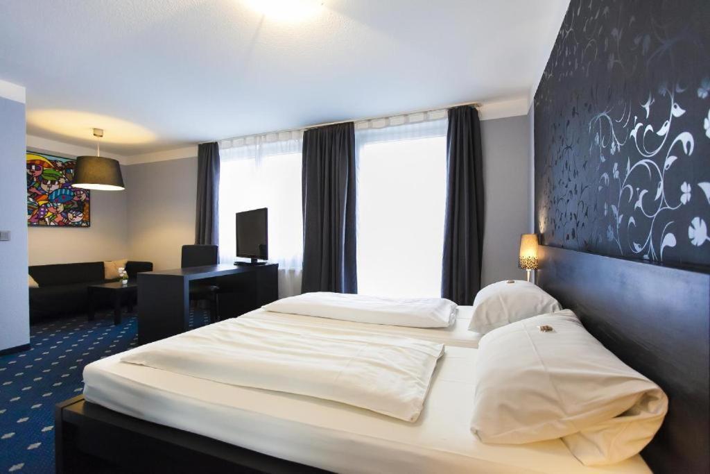 Hotel Am Berliner Platz Langenfeld  Ngoại thất bức ảnh